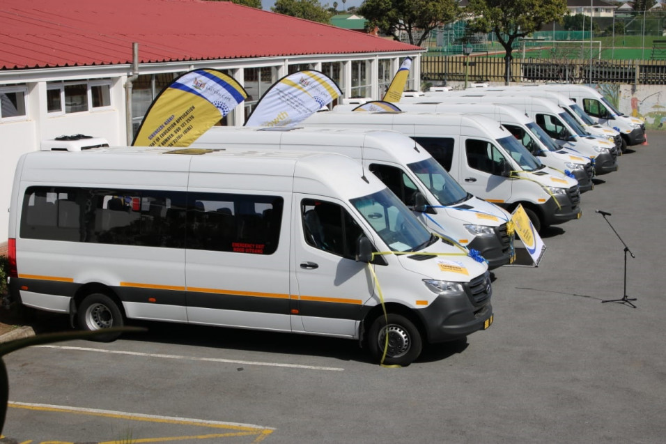 ISebe lezeMfundo belisingathe umsitho wokunikezela ngezithuthi kwizikolo ezi 6